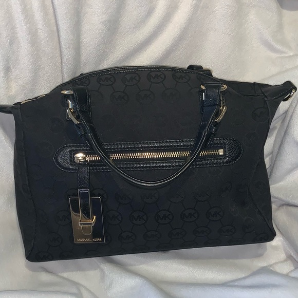 Michael Kors Handbags - Michael Kors bag